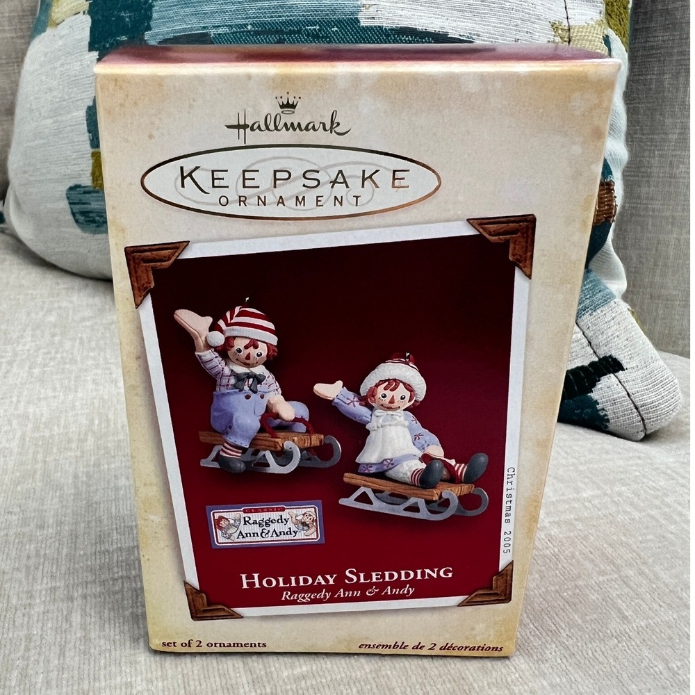 Hallmark Keepsake 2005 Raggedy Ann Andy Holiday Sledding Ornament Set NIB